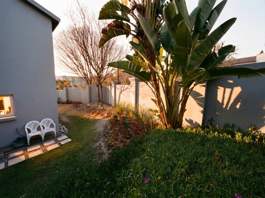 To Let 2 Bedroom Property for Rent in Broadacres Gauteng