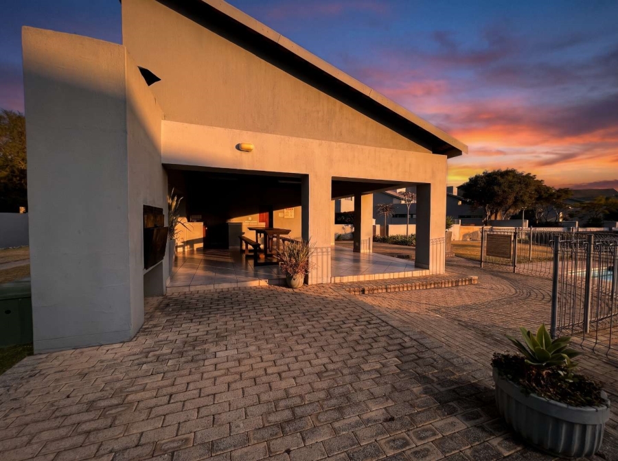 To Let 2 Bedroom Property for Rent in Broadacres Gauteng