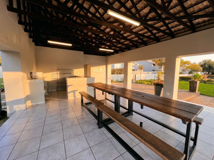 To Let 2 Bedroom Property for Rent in Broadacres Gauteng