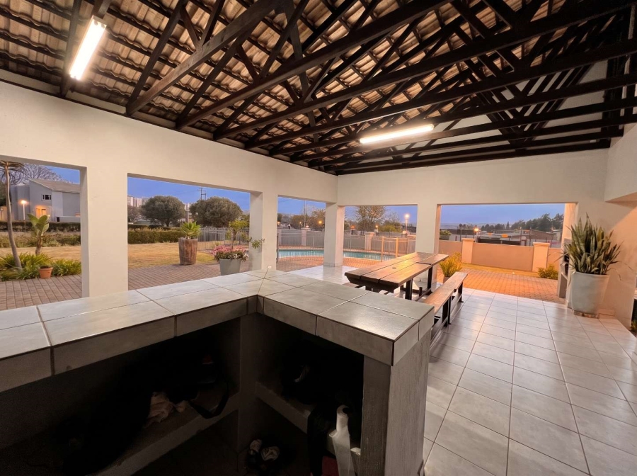 To Let 2 Bedroom Property for Rent in Broadacres Gauteng