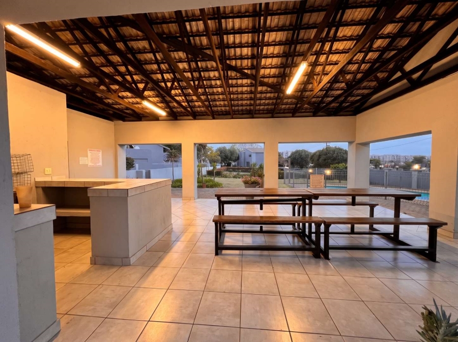 To Let 2 Bedroom Property for Rent in Broadacres Gauteng