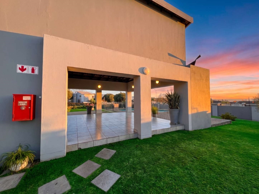 To Let 2 Bedroom Property for Rent in Broadacres Gauteng