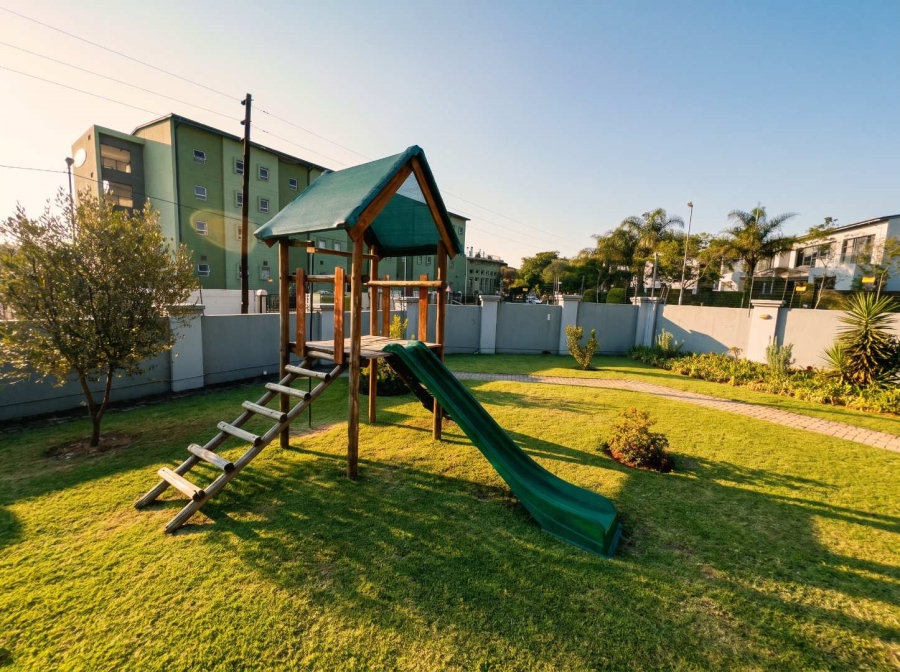 To Let 2 Bedroom Property for Rent in Broadacres Gauteng
