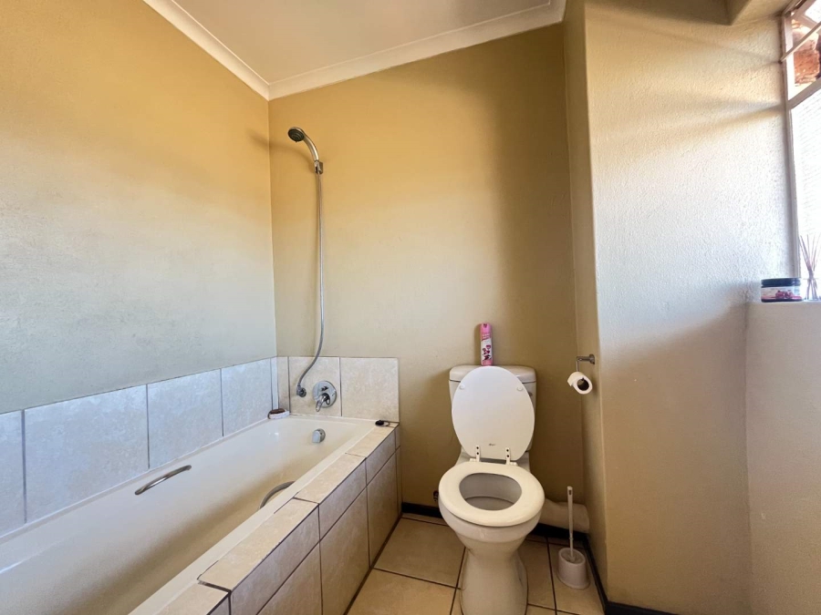 2 Bedroom Property for Sale in Honeydew Gauteng