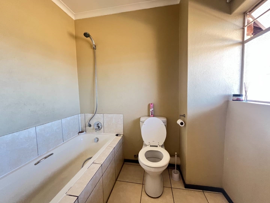 2 Bedroom Property for Sale in Honeydew Gauteng