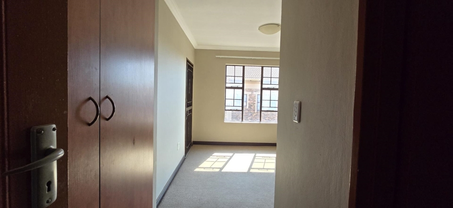 2 Bedroom Property for Sale in Magalieskruin Gauteng