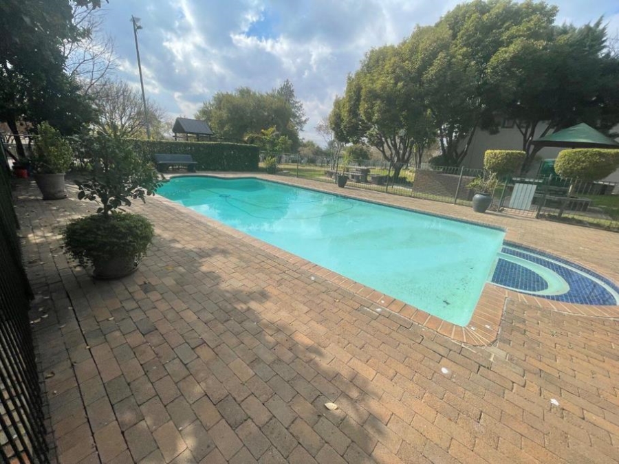To Let 2 Bedroom Property for Rent in Lonehill Gauteng