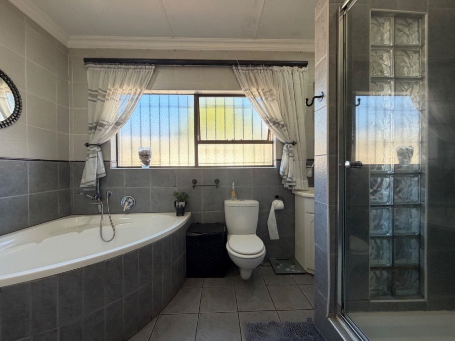 3 Bedroom Property for Sale in Eden Glen Gauteng