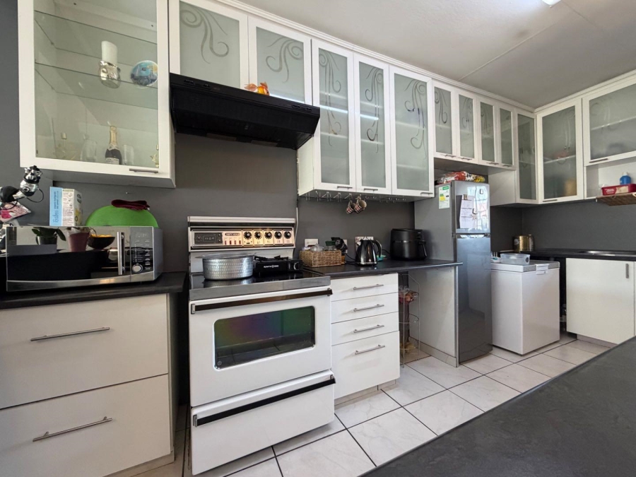 3 Bedroom Property for Sale in Brackenhurst Gauteng