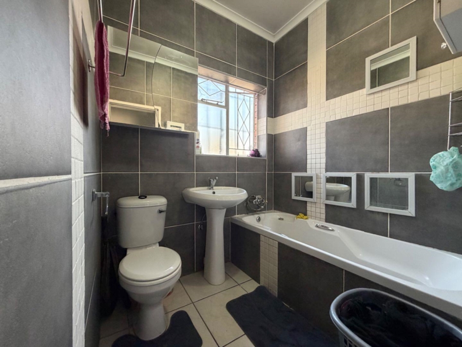 3 Bedroom Property for Sale in Brackenhurst Gauteng