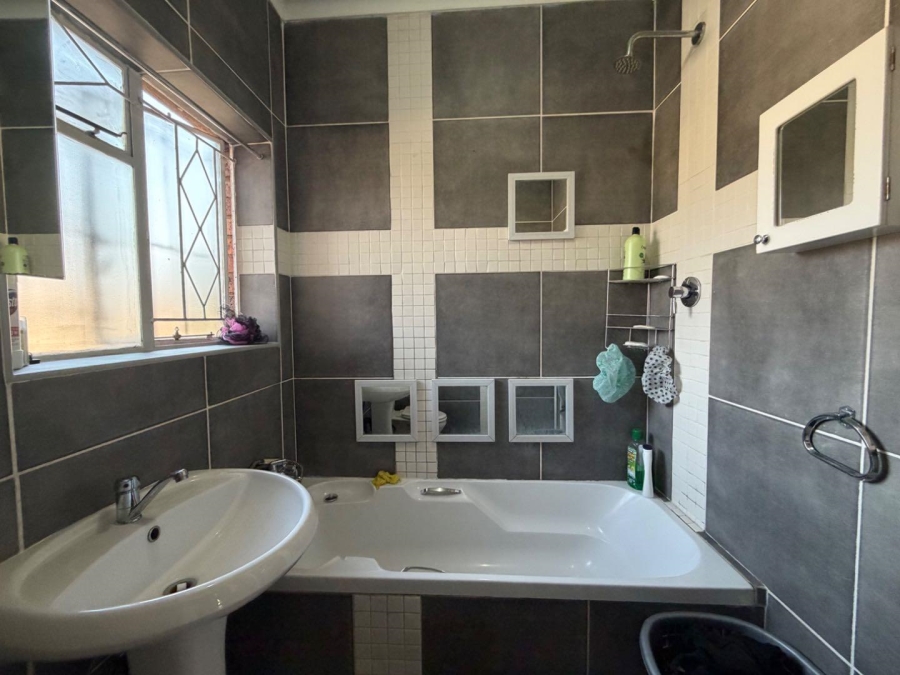 3 Bedroom Property for Sale in Brackenhurst Gauteng