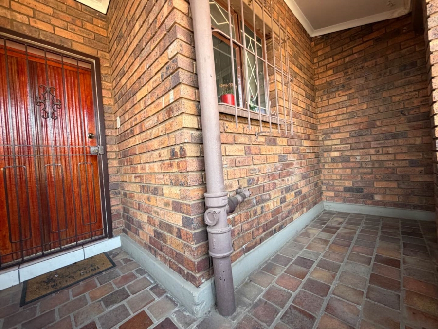 3 Bedroom Property for Sale in Brackenhurst Gauteng