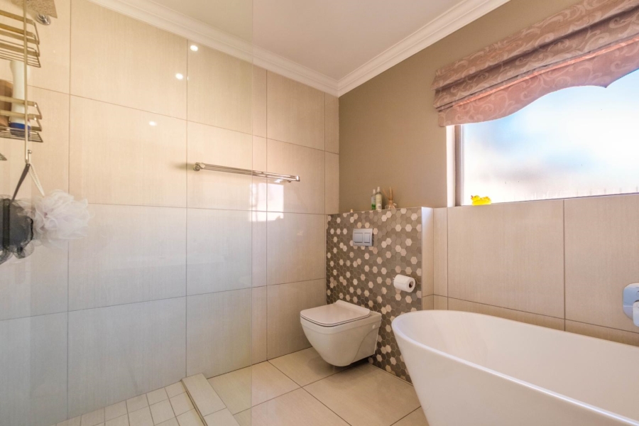 4 Bedroom Property for Sale in Beyerspark Gauteng