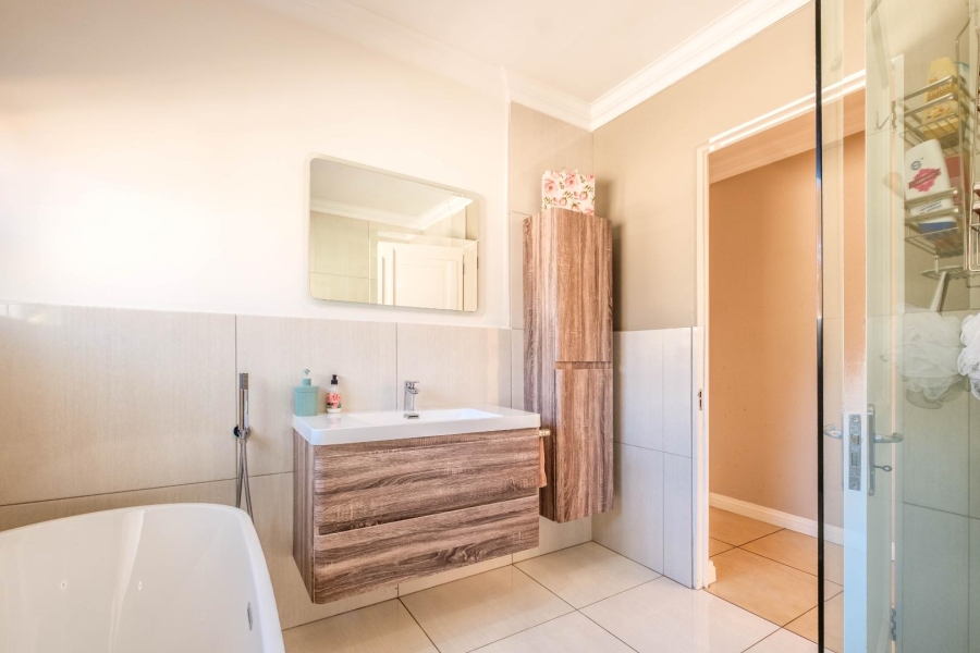 4 Bedroom Property for Sale in Beyerspark Gauteng