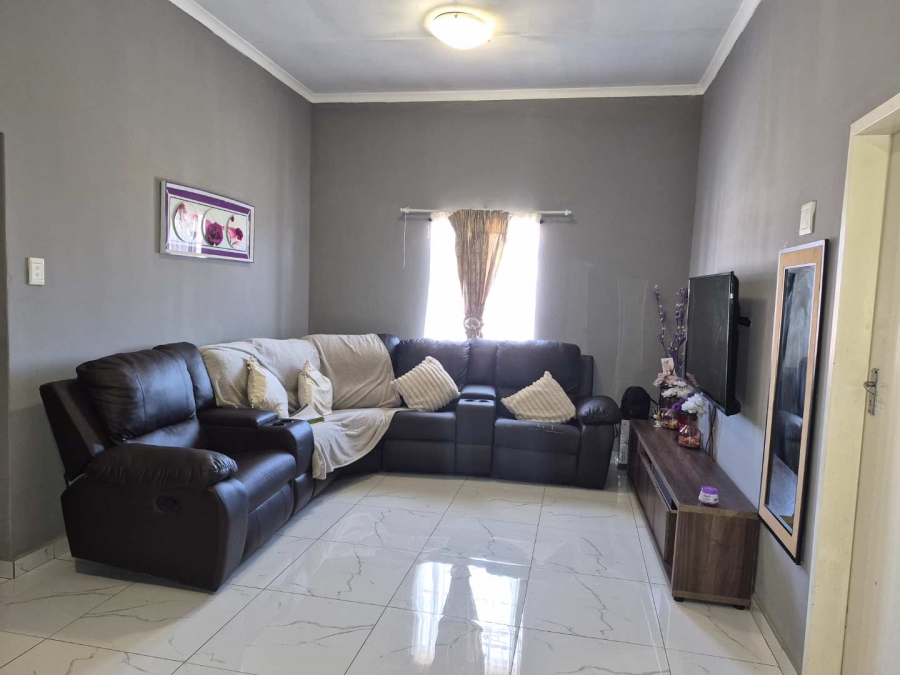 To Let 1 Bedroom Property for Rent in Norkem Park Gauteng