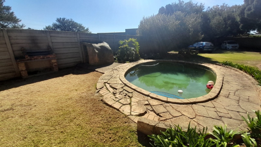 3 Bedroom Property for Sale in Rhodesfield Gauteng