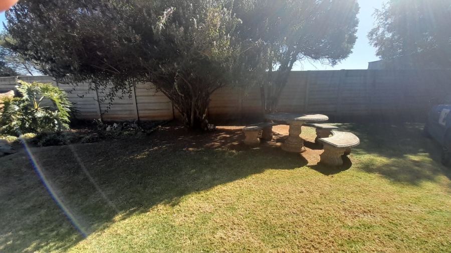 3 Bedroom Property for Sale in Rhodesfield Gauteng