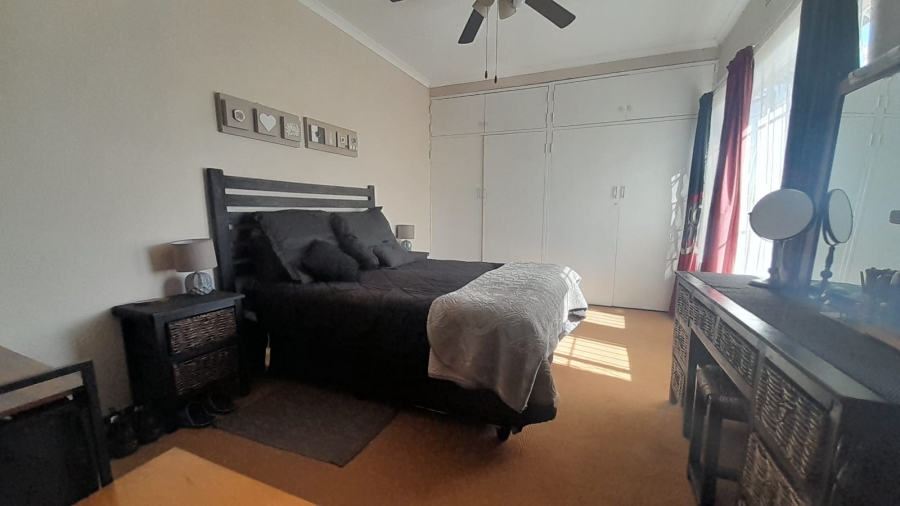 3 Bedroom Property for Sale in Rhodesfield Gauteng