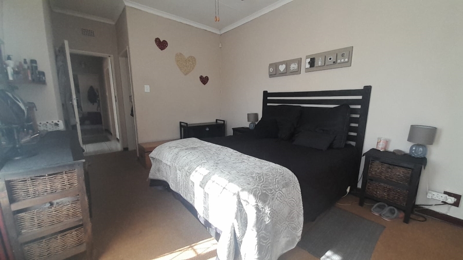 3 Bedroom Property for Sale in Rhodesfield Gauteng