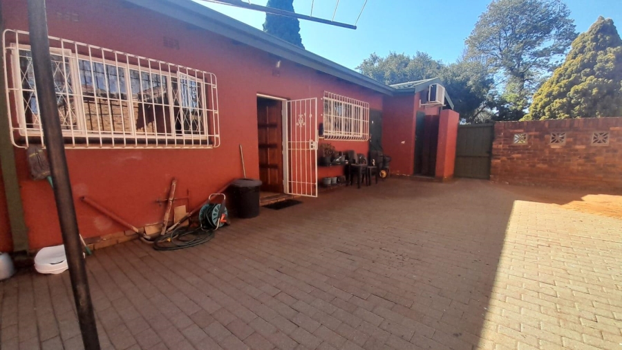 3 Bedroom Property for Sale in Rhodesfield Gauteng