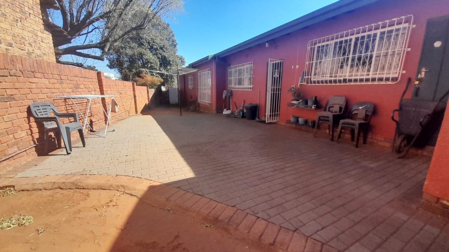 3 Bedroom Property for Sale in Rhodesfield Gauteng