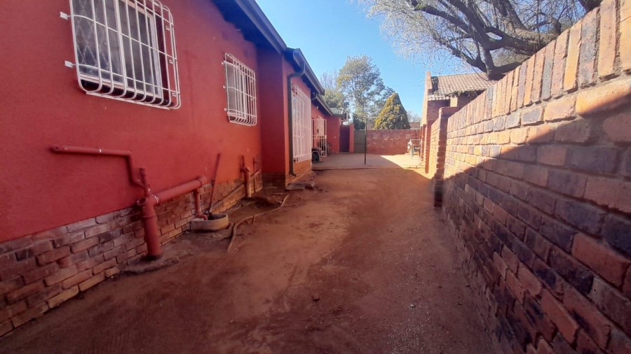 3 Bedroom Property for Sale in Rhodesfield Gauteng