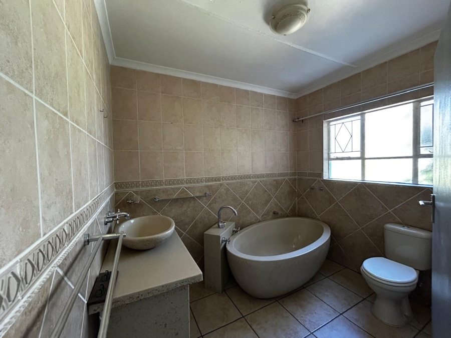 4 Bedroom Property for Sale in Flora Gardens Gauteng