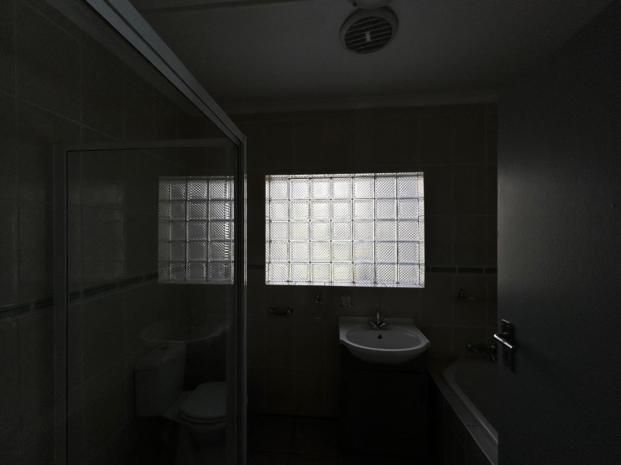 4 Bedroom Property for Sale in Flora Gardens Gauteng