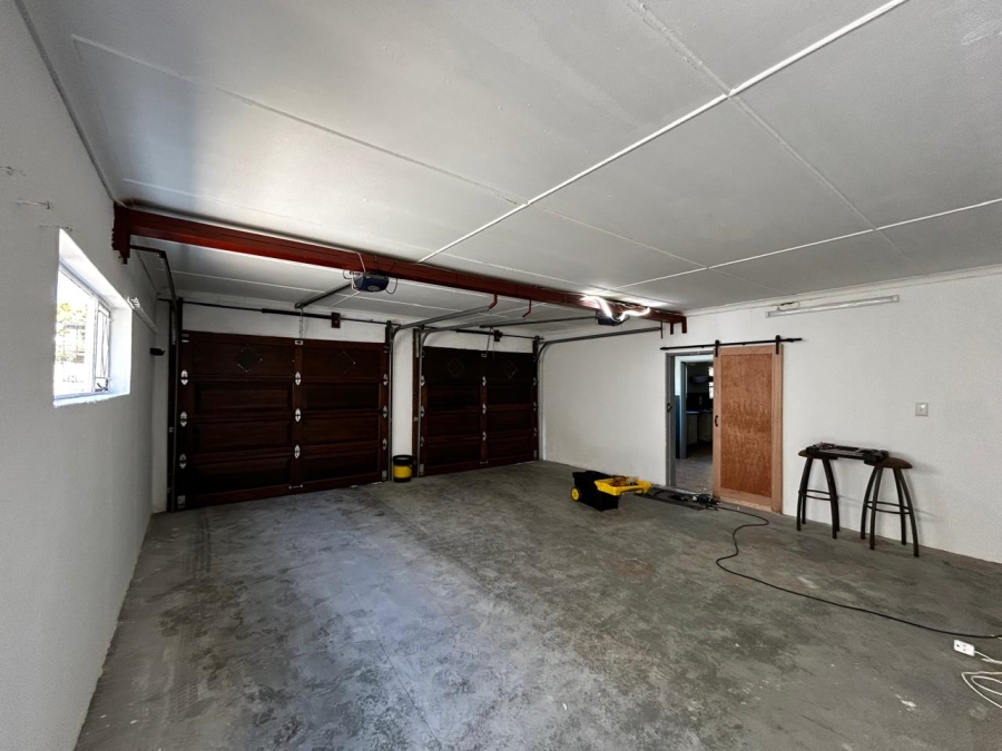 4 Bedroom Property for Sale in Flora Gardens Gauteng