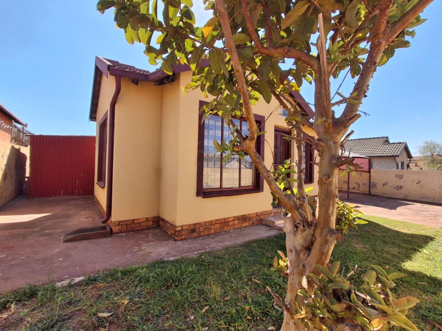 2 Bedroom Property for Sale in Lotus Gardens Gauteng
