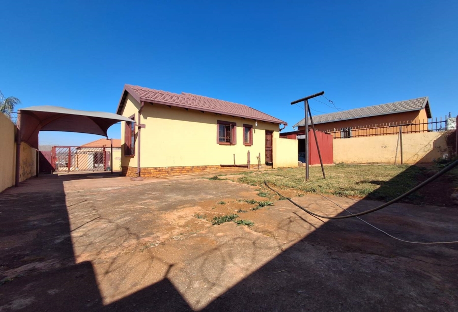 2 Bedroom Property for Sale in Lotus Gardens Gauteng