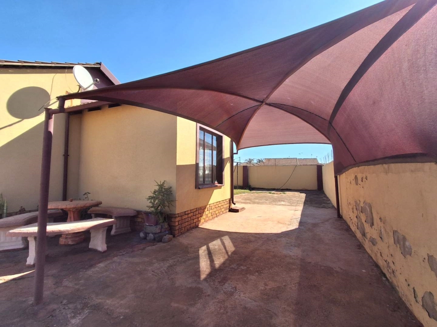 2 Bedroom Property for Sale in Lotus Gardens Gauteng