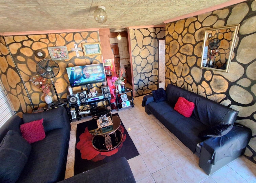 2 Bedroom Property for Sale in Lotus Gardens Gauteng