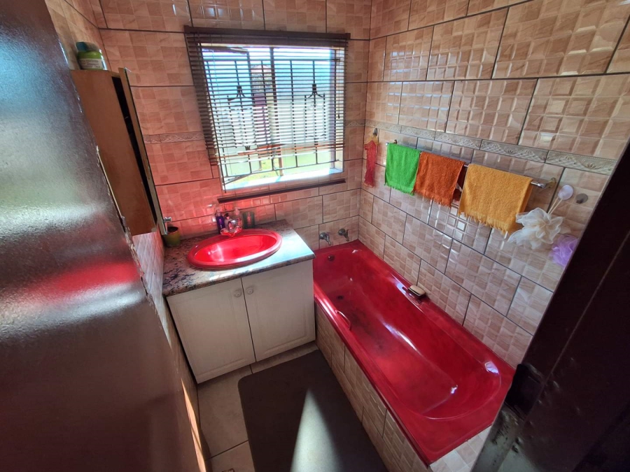 2 Bedroom Property for Sale in Lotus Gardens Gauteng
