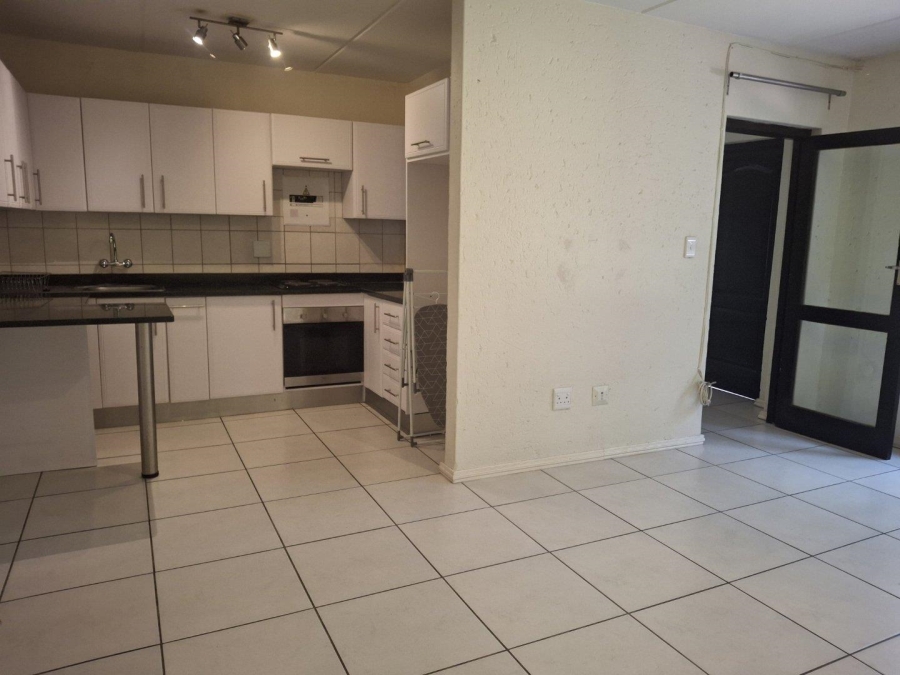 To Let 1 Bedroom Property for Rent in Benmore Gauteng