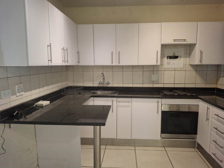 To Let 1 Bedroom Property for Rent in Benmore Gauteng