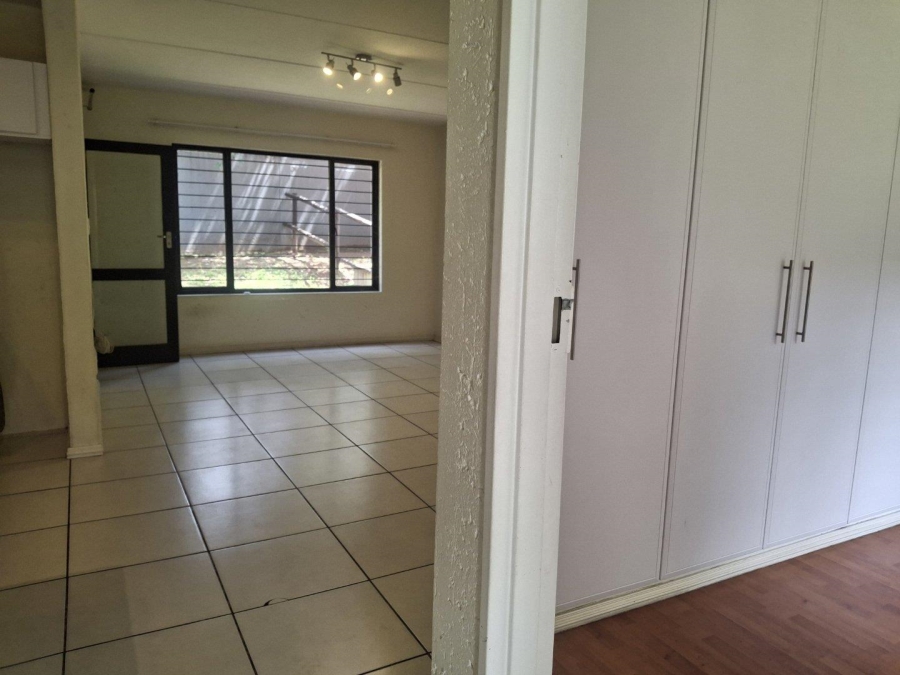 To Let 1 Bedroom Property for Rent in Benmore Gauteng