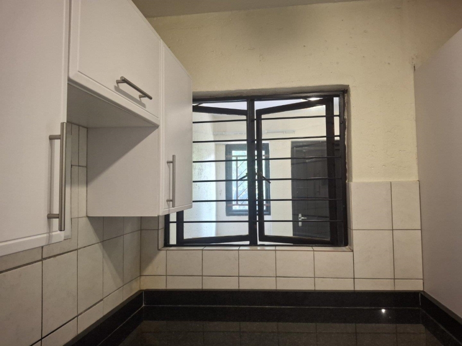 To Let 1 Bedroom Property for Rent in Benmore Gauteng