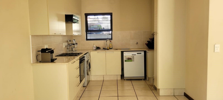 To Let 2 Bedroom Property for Rent in Maroeladal Gauteng