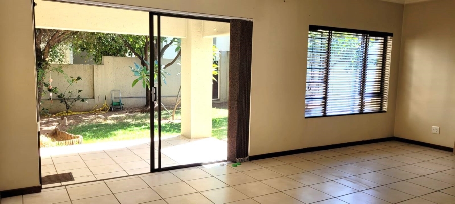 To Let 2 Bedroom Property for Rent in Maroeladal Gauteng