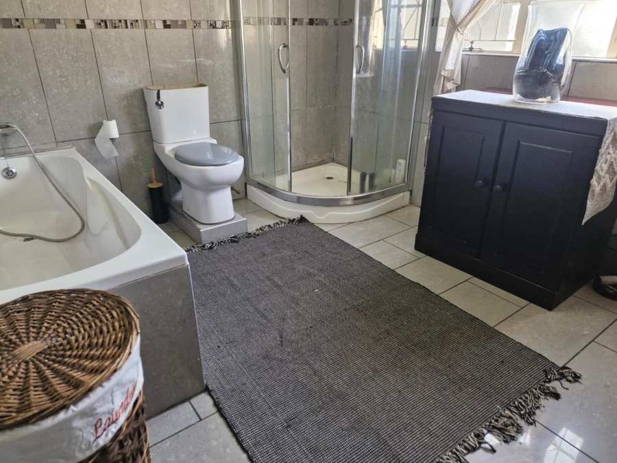 To Let 3 Bedroom Property for Rent in Delville Gauteng