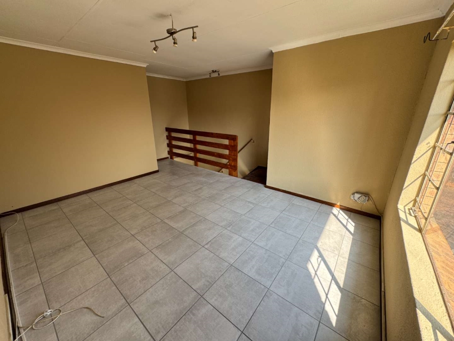 To Let 3 Bedroom Property for Rent in Weltevreden Park Gauteng