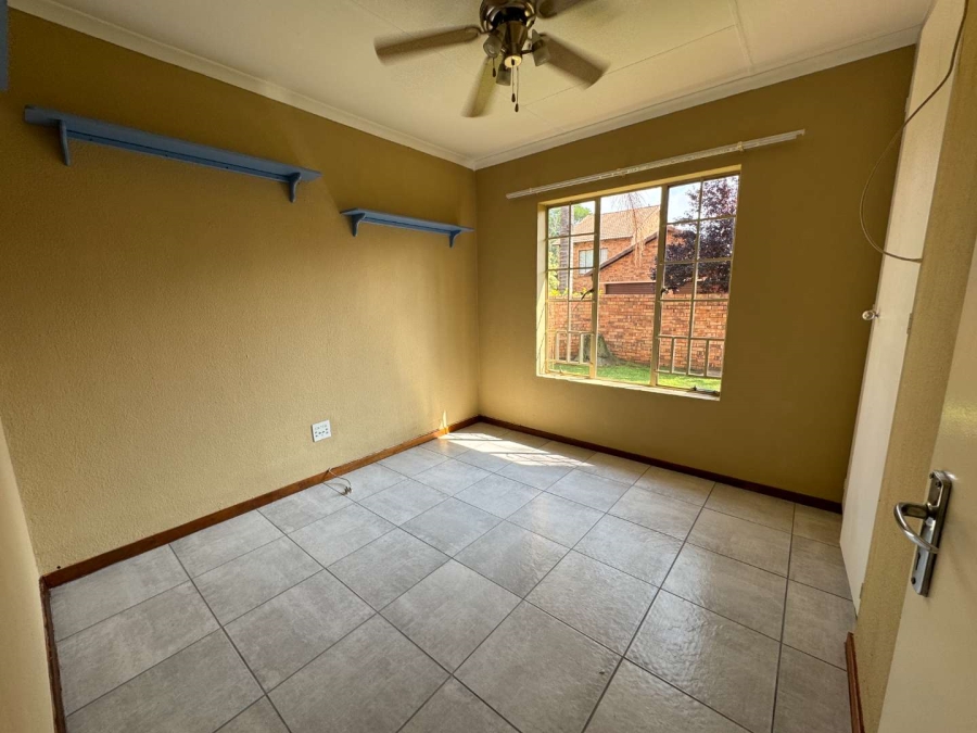To Let 3 Bedroom Property for Rent in Weltevreden Park Gauteng