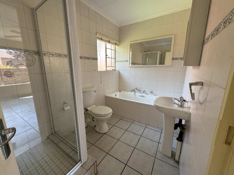 To Let 3 Bedroom Property for Rent in Weltevreden Park Gauteng