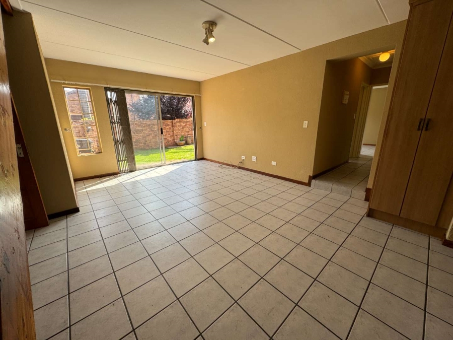 To Let 3 Bedroom Property for Rent in Weltevreden Park Gauteng