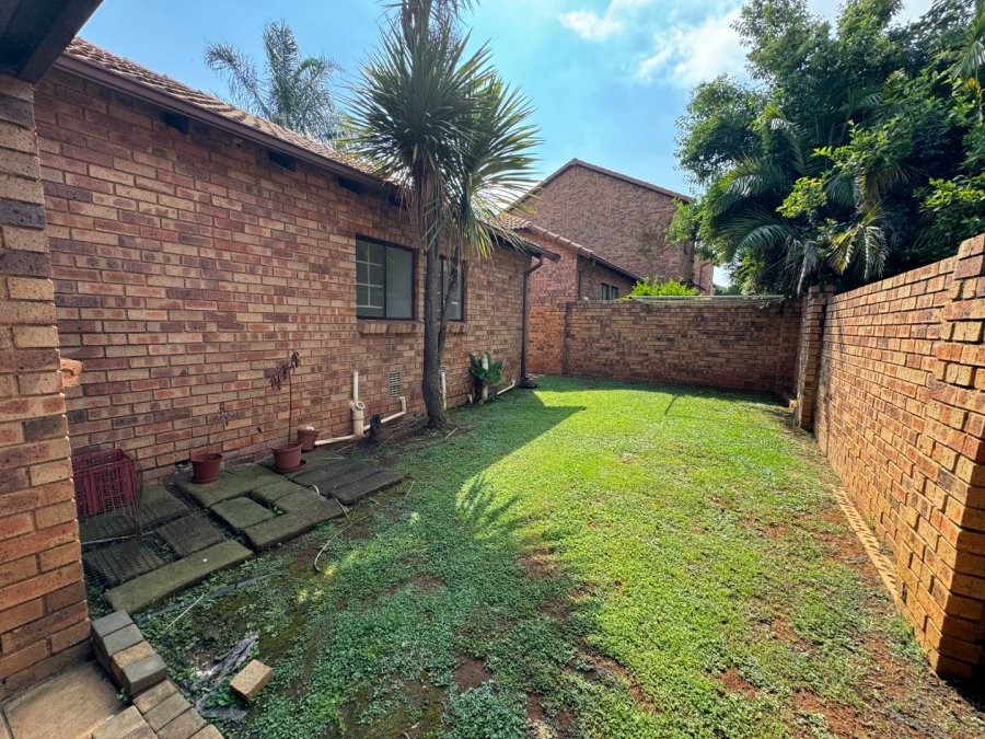 To Let 3 Bedroom Property for Rent in Weltevreden Park Gauteng