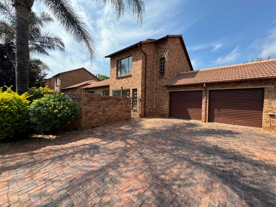 To Let 3 Bedroom Property for Rent in Weltevreden Park Gauteng