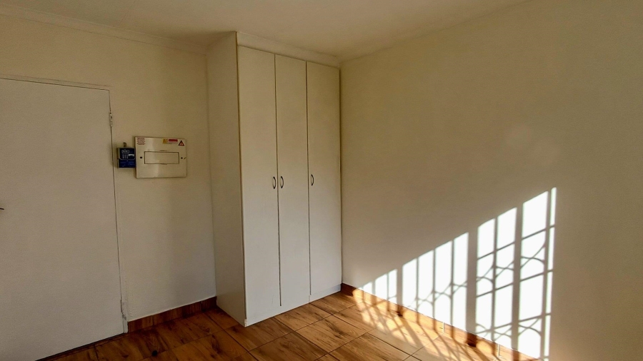 To Let 3 Bedroom Property for Rent in Olivedale Gauteng
