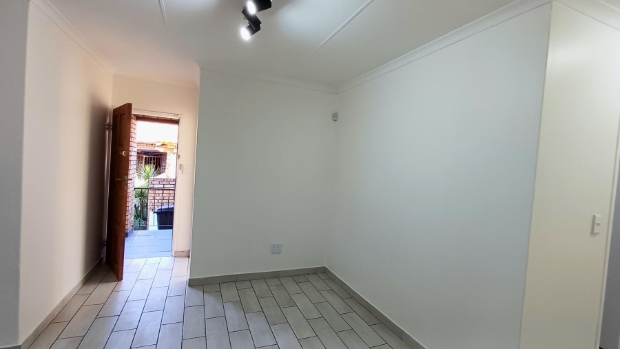To Let 3 Bedroom Property for Rent in Olivedale Gauteng