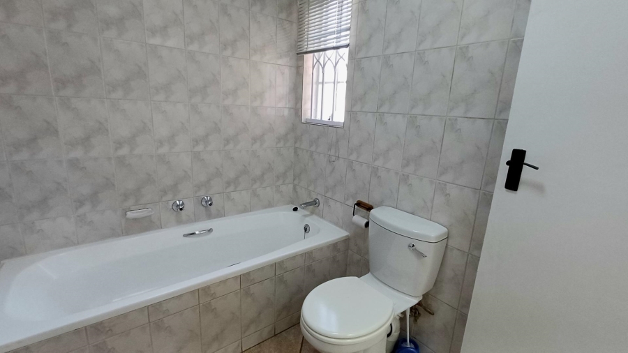To Let 3 Bedroom Property for Rent in Olivedale Gauteng